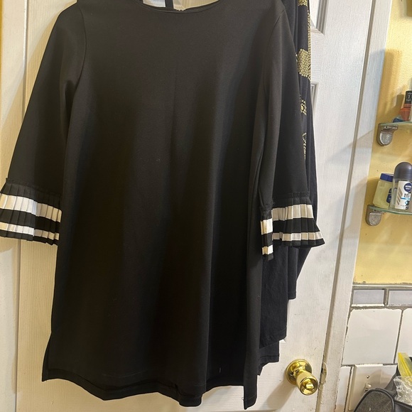 Black spandex material  blouse - Picture 4 of 6